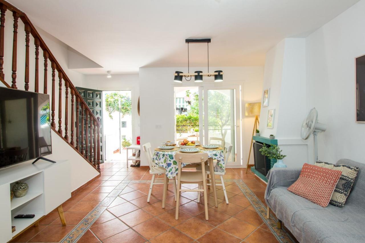 A Cozy And Elegant Townhouse Across The Beach Torre de Benagalbon Exterior photo